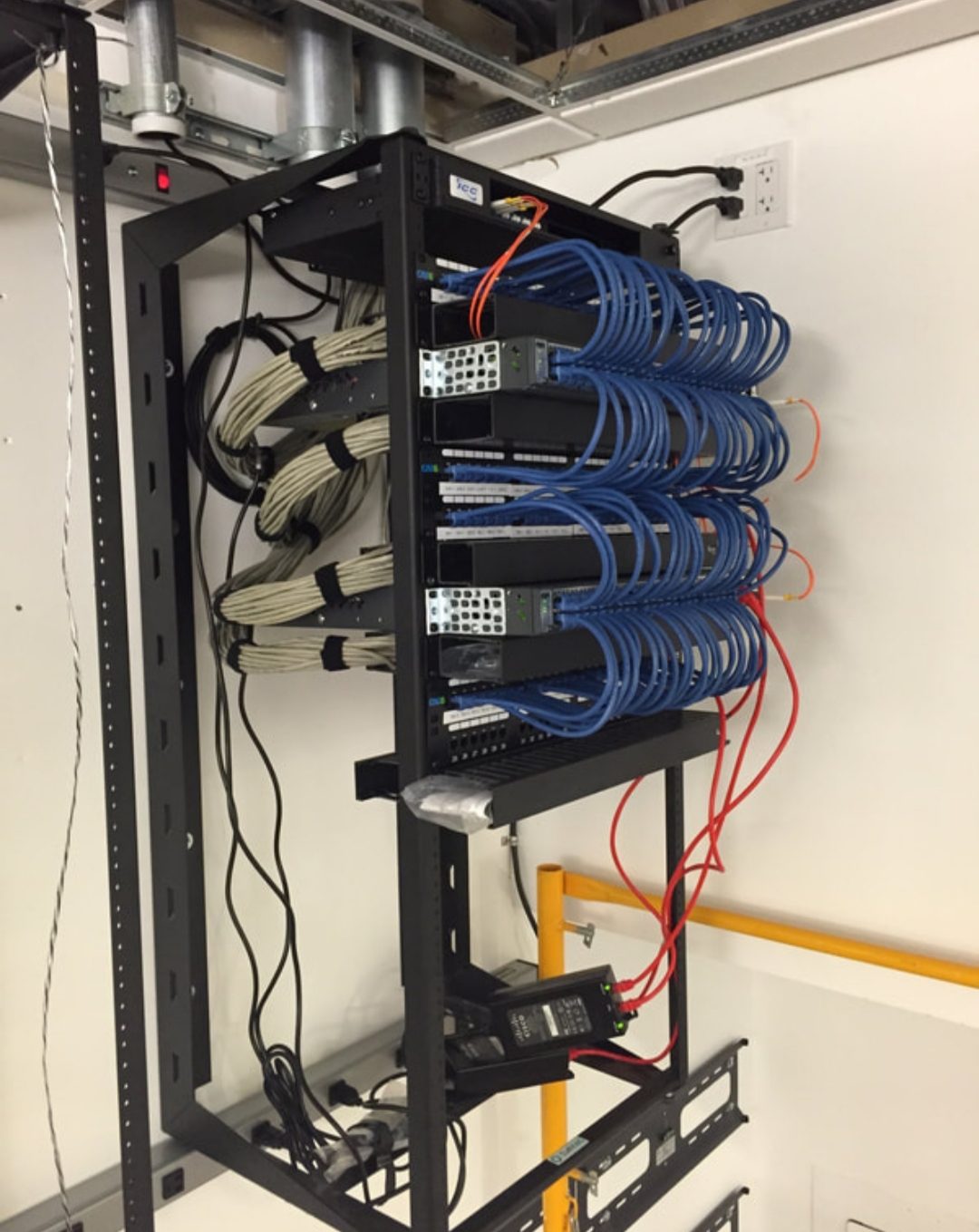 Structured network cabling and patch panels in a data room